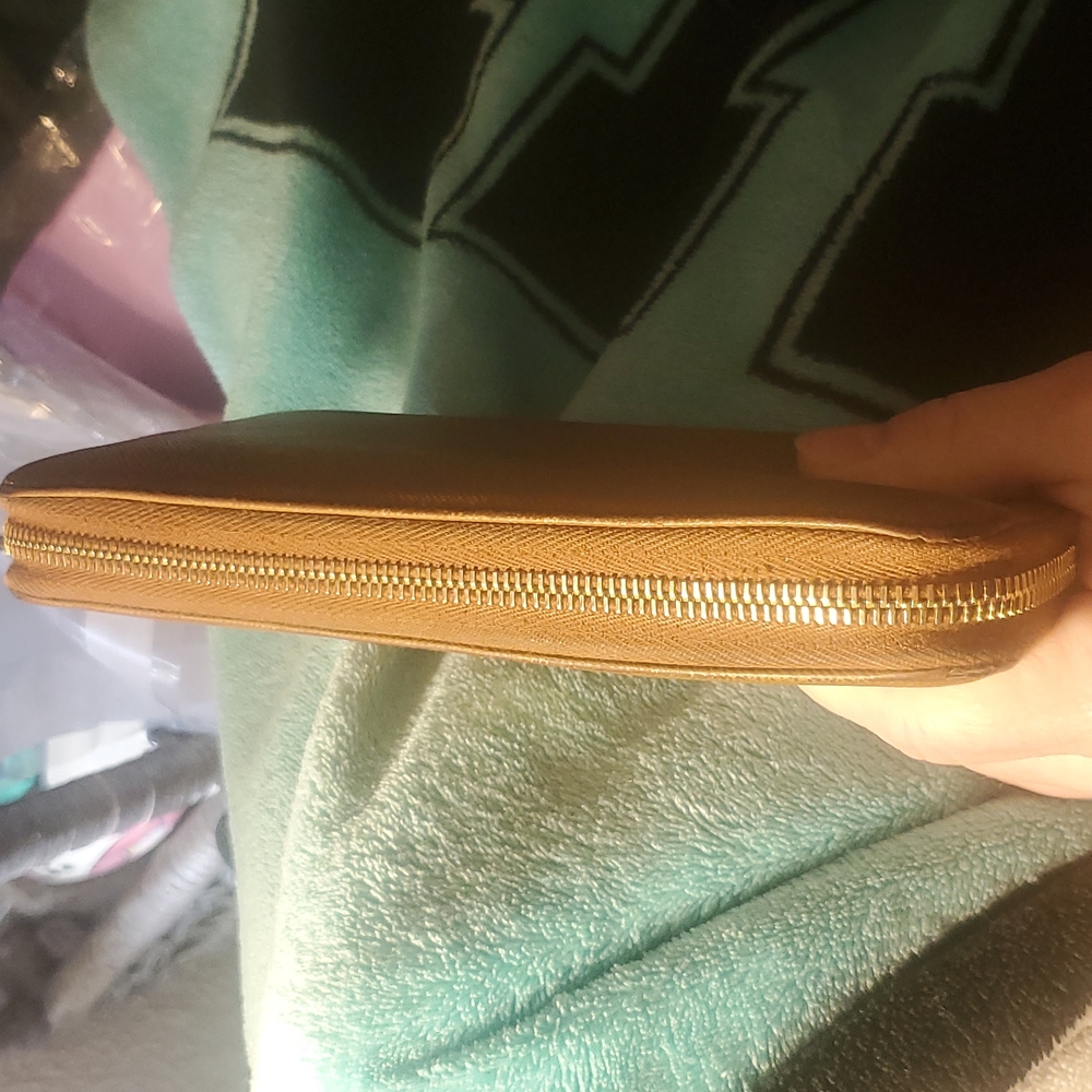 *AUTHENTC PRADA WALLET - Picture 10 of 17